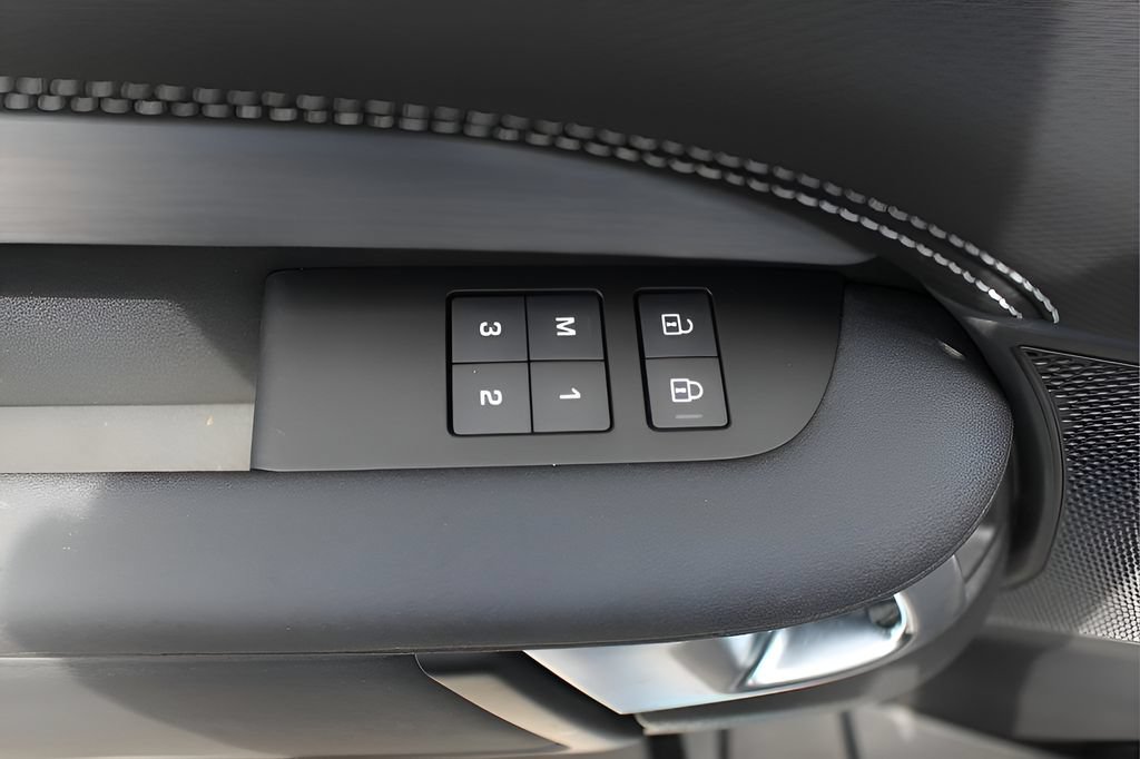 New 2025 Land Rover Discovery Dynamic SE AWD/4WD image 9