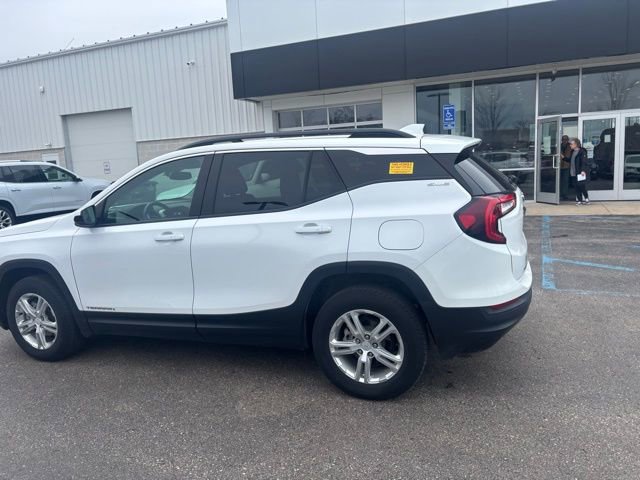 Used 2023 GMC Terrain SLE w/ Driver Convenience Package image 9