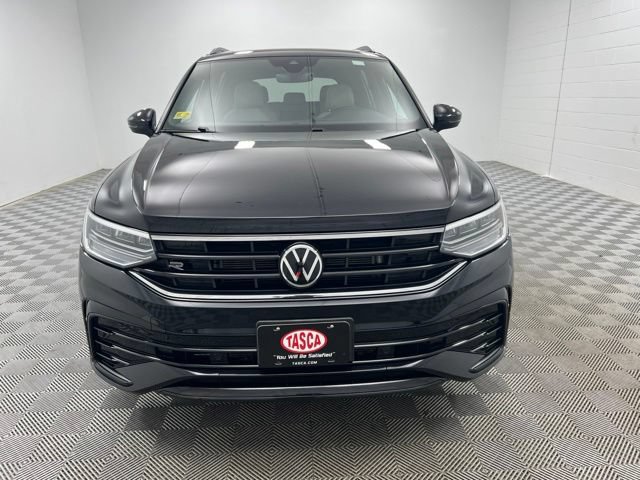 Used 2024 Volkswagen Tiguan SE R-Line AWD/4WD image 3