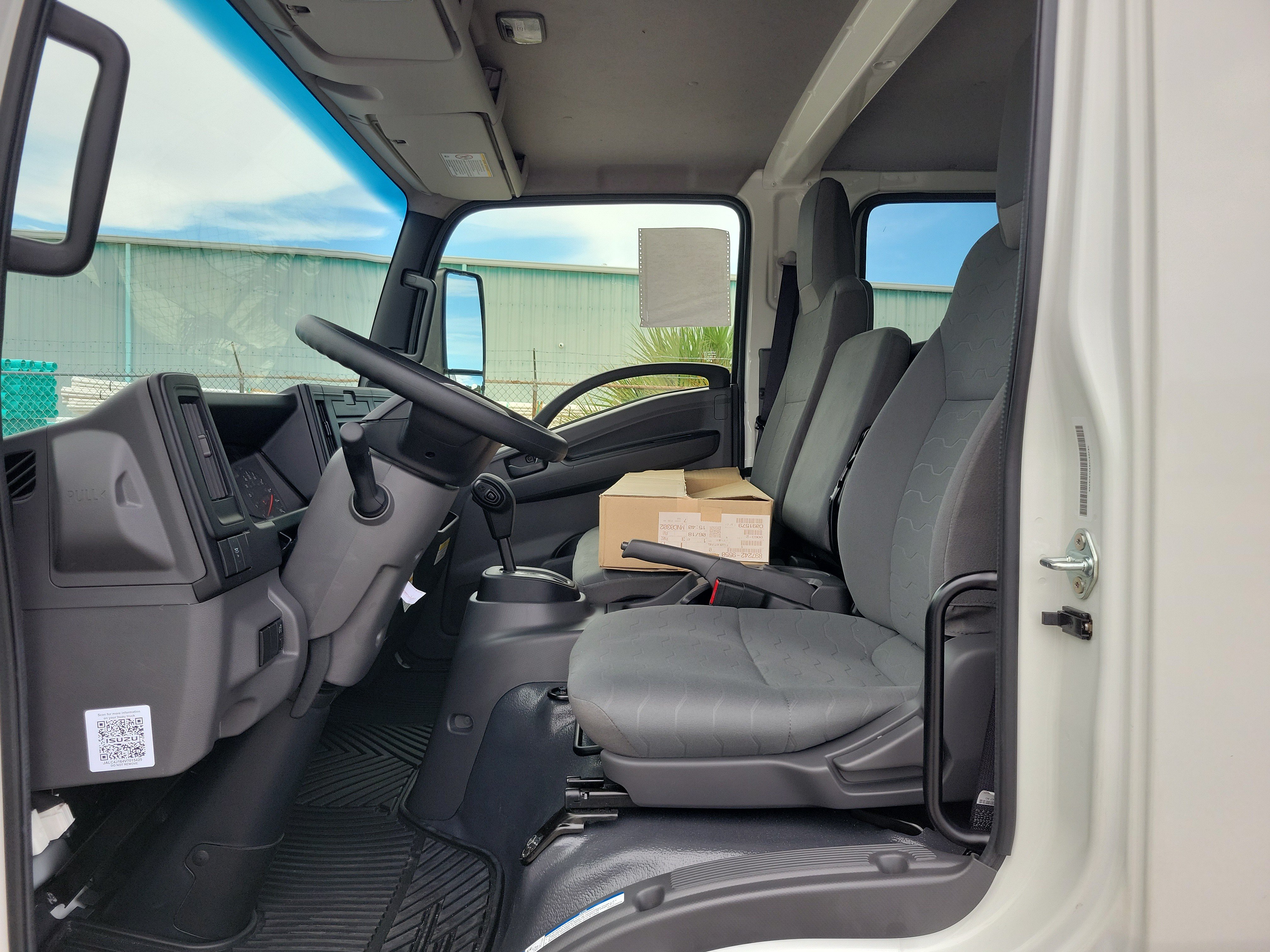Used 2027 Isuzu NPR RWD image 8