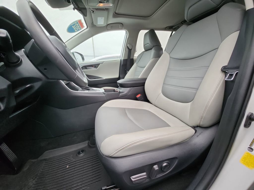 Used 2021 Toyota RAV4 Limited image 24