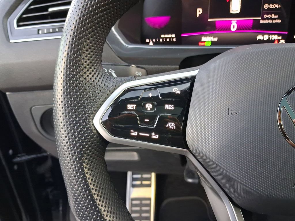 Used 2023 Volkswagen Tiguan SE R-Line image 19