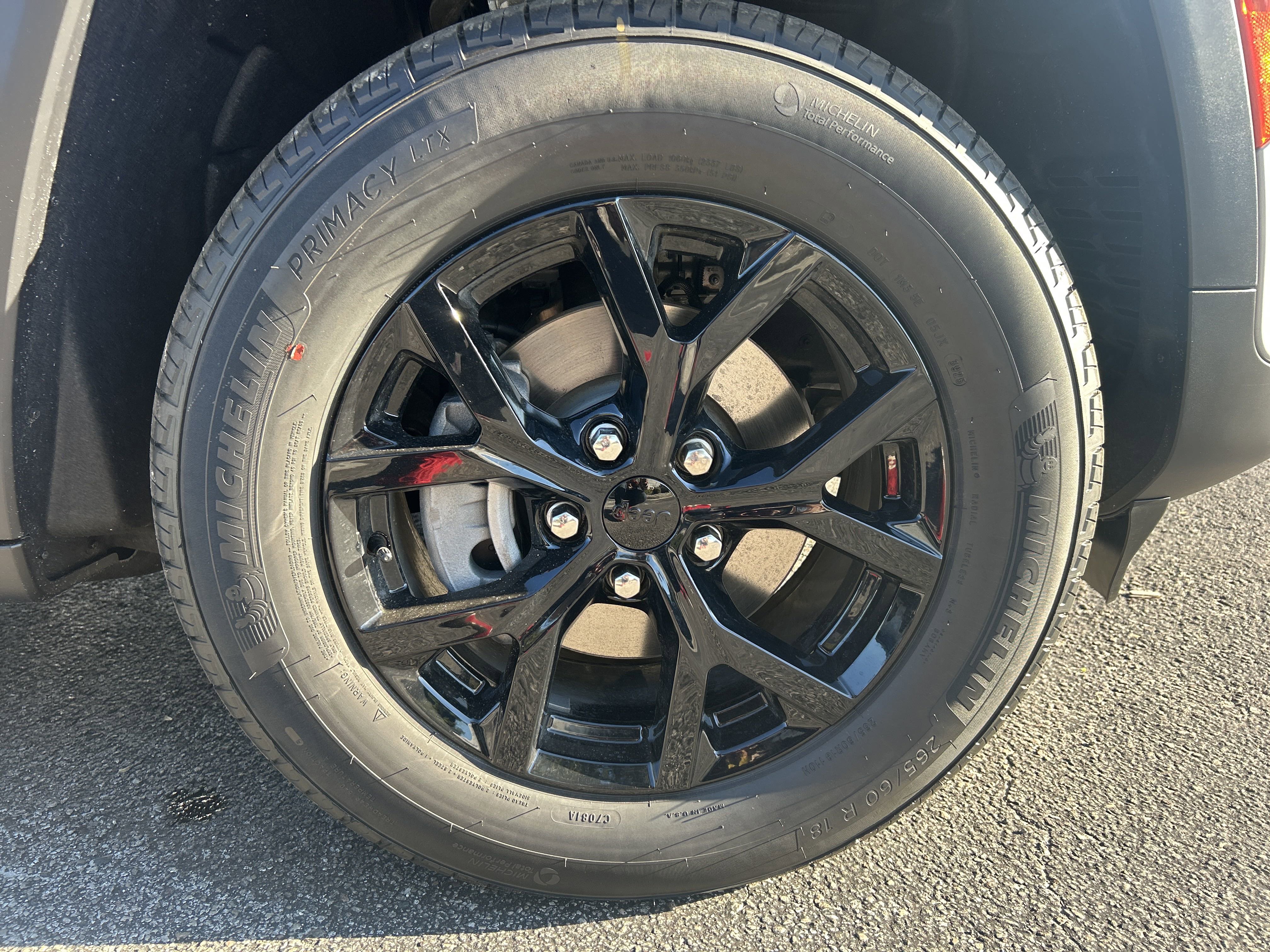 New 2025 Jeep Grand Cherokee Laredo image 11