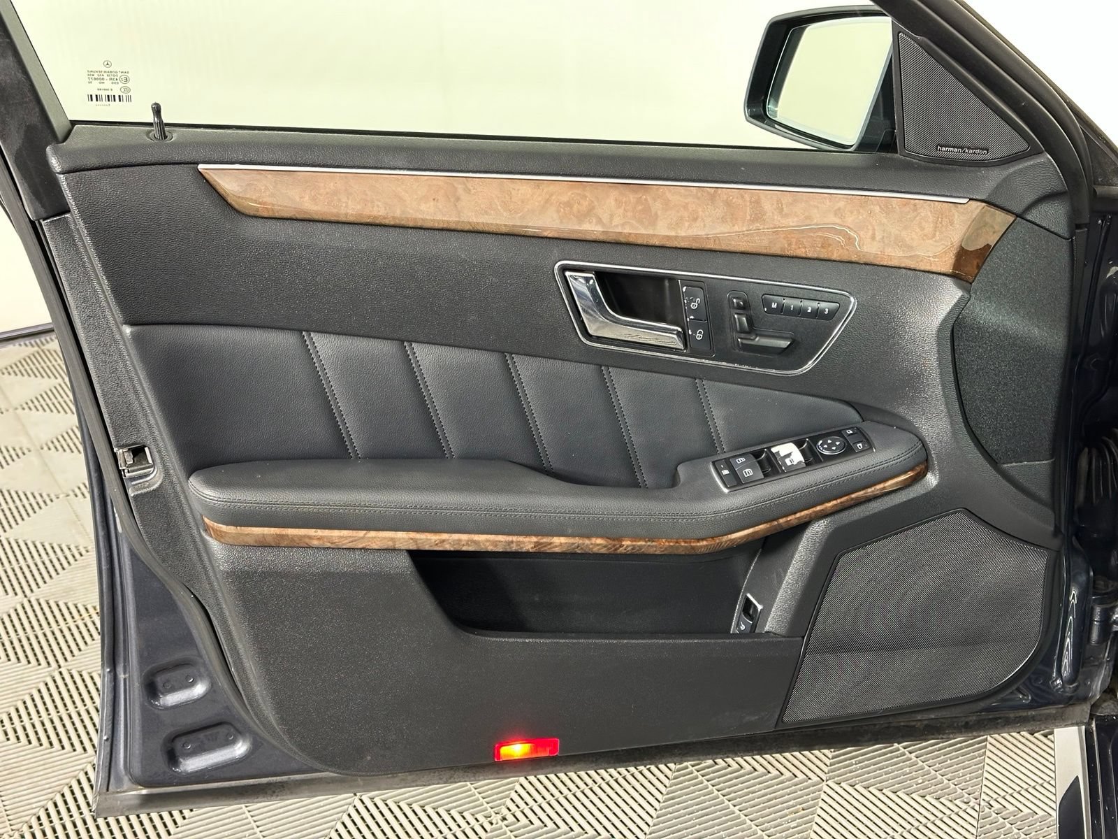 Used 2011 Mercedes-Benz E 350 4MATIC Sedan image 34