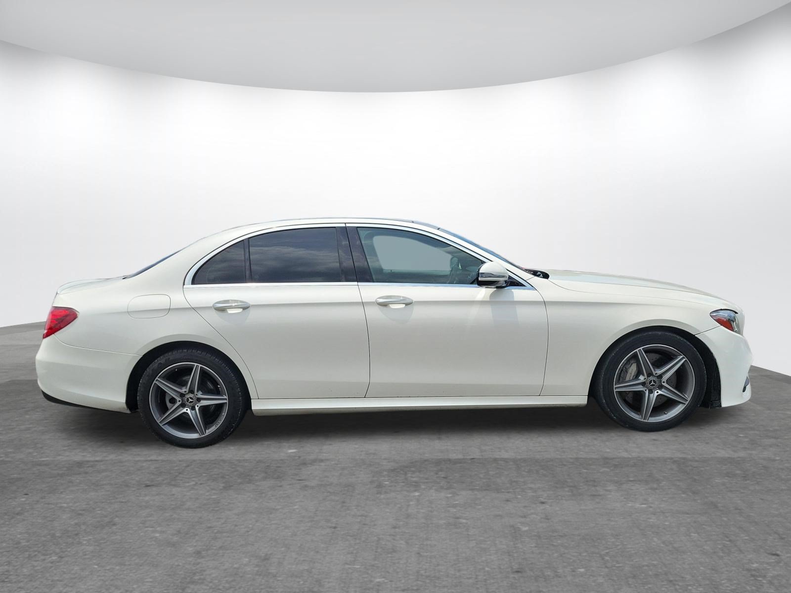Used 2020 Mercedes-Benz E 350 4MATIC Sedan image 2