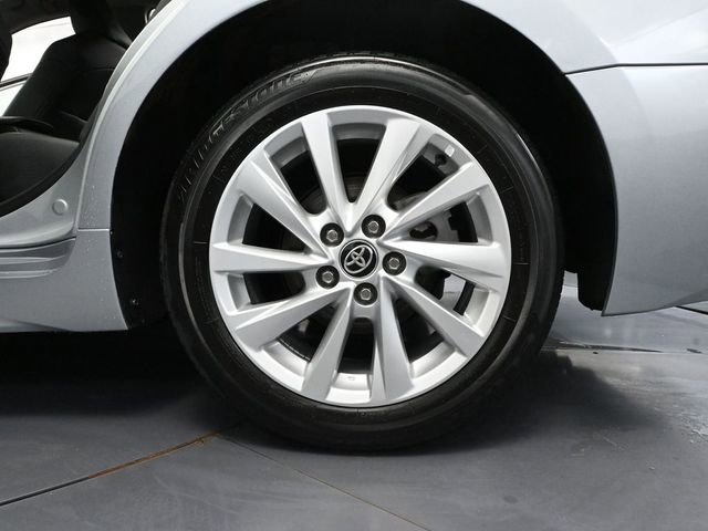 Used 2024 Toyota Camry SE image 11