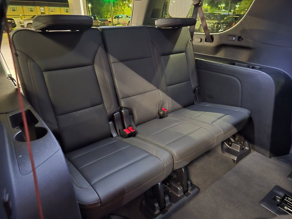 Used 2025 Chevrolet Suburban High Country RWD image 39