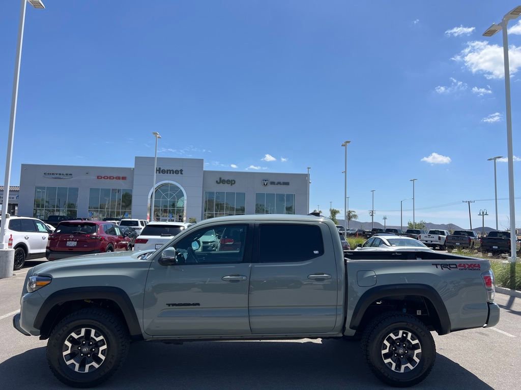 Used 2022 Toyota Tacoma TRD Off-Road w/ Technology Package AWD/4WD image 5
