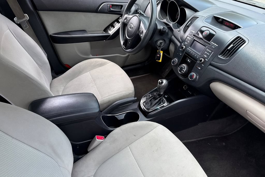 Used 2011 Kia Forte EX FWD image 17