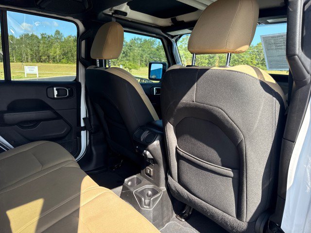Used 2018 Jeep Wrangler Unlimited Sahara AWD/4WD image 16