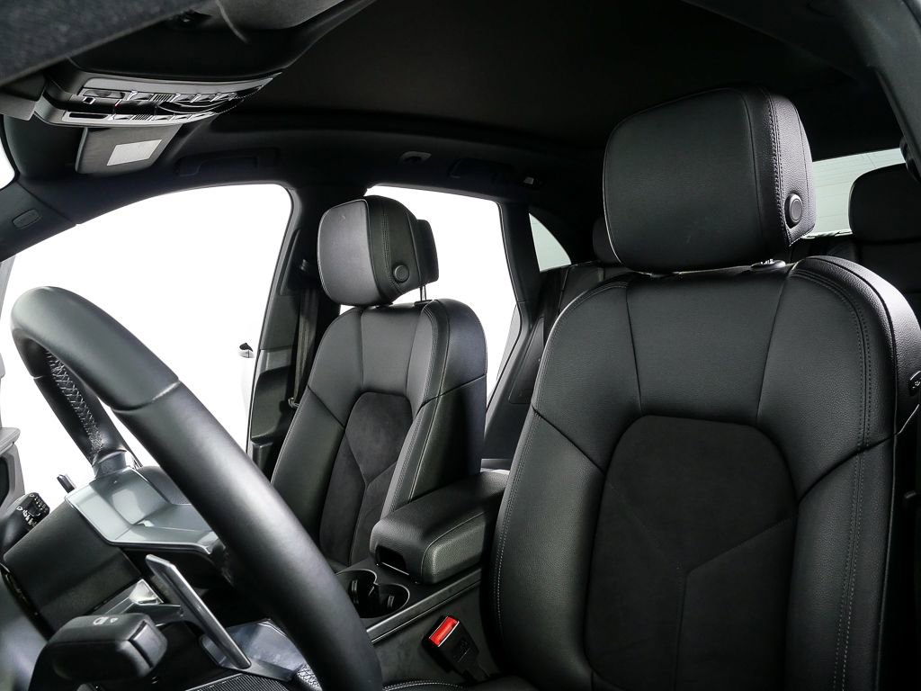 Certified 2020 Porsche Macan image 5