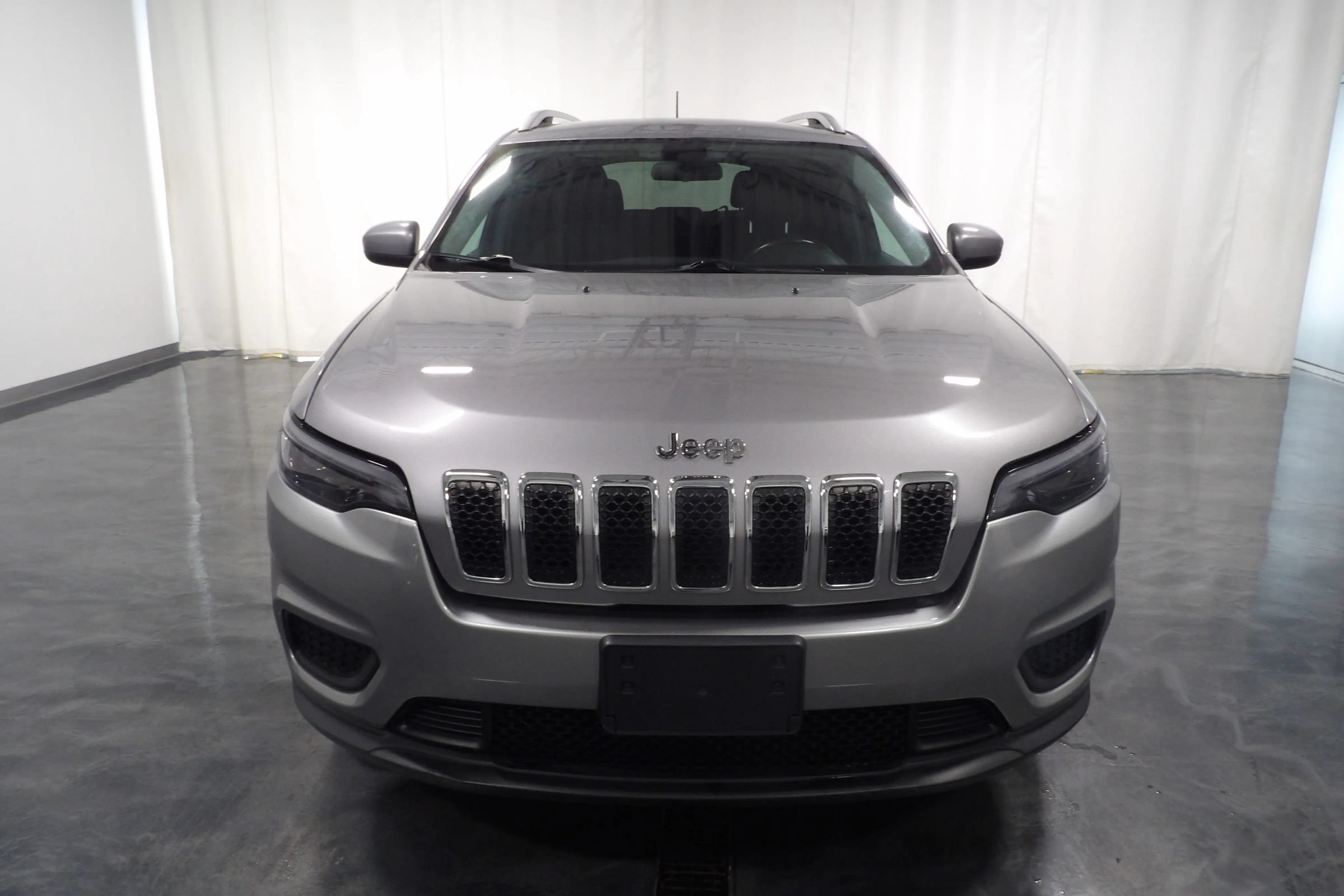 Used 2020 Jeep Cherokee Latitude w/ Cold Weather Group AWD/4WD image 2