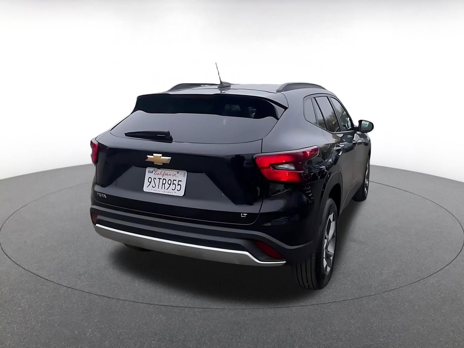 Used 2025 Chevrolet Trax LT image 14