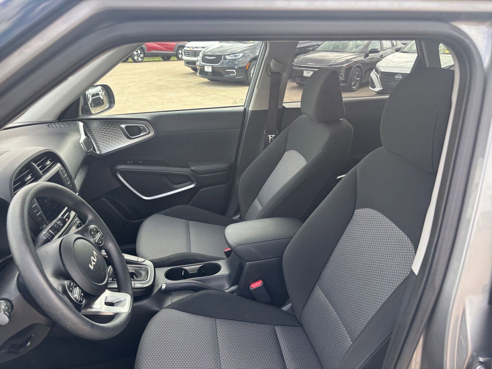 Used 2025 Kia Soul LX w/ LX Technology Package FWD image 34