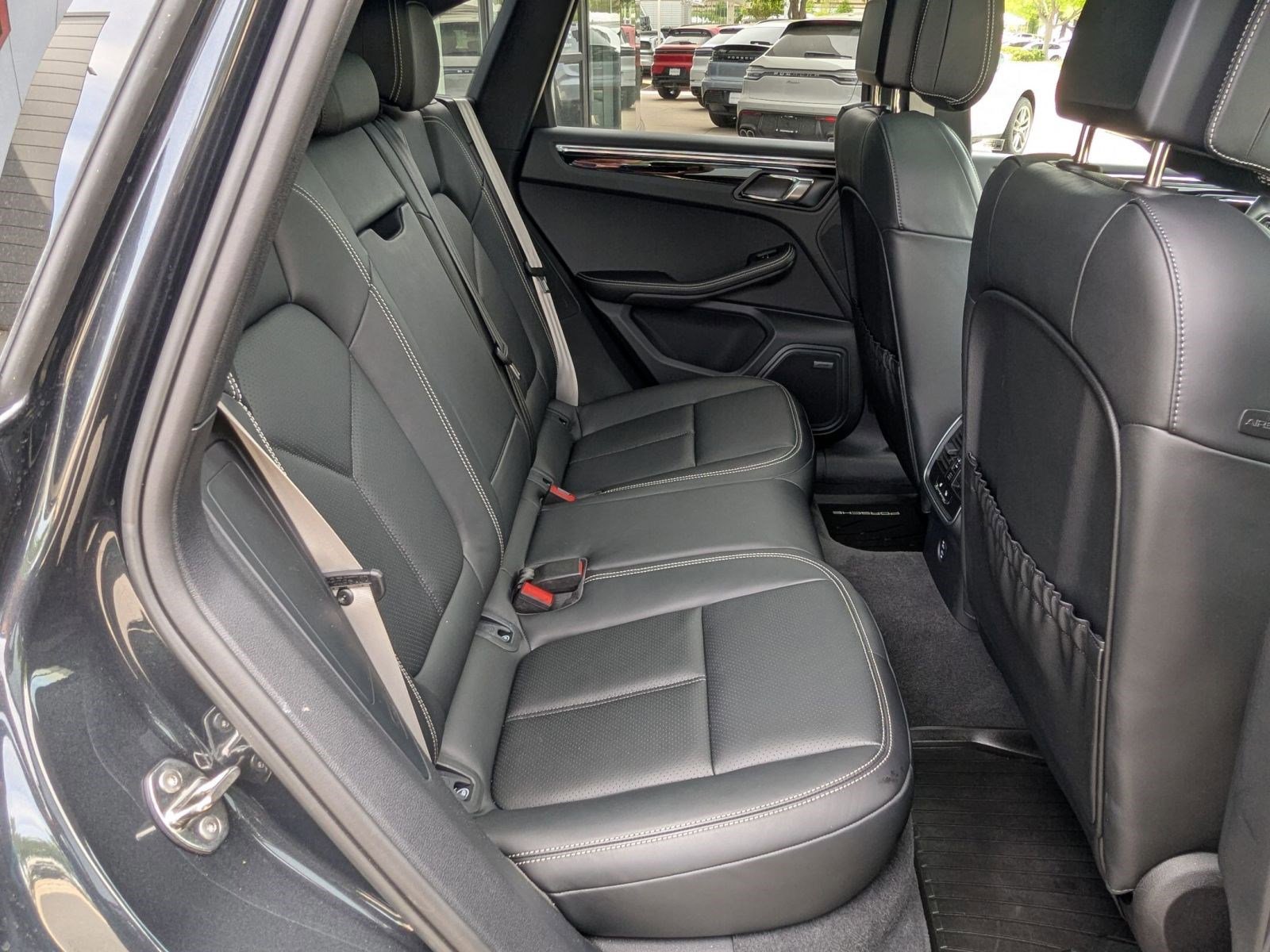 Certified 2026 Porsche Macan AWD/4WD image 24