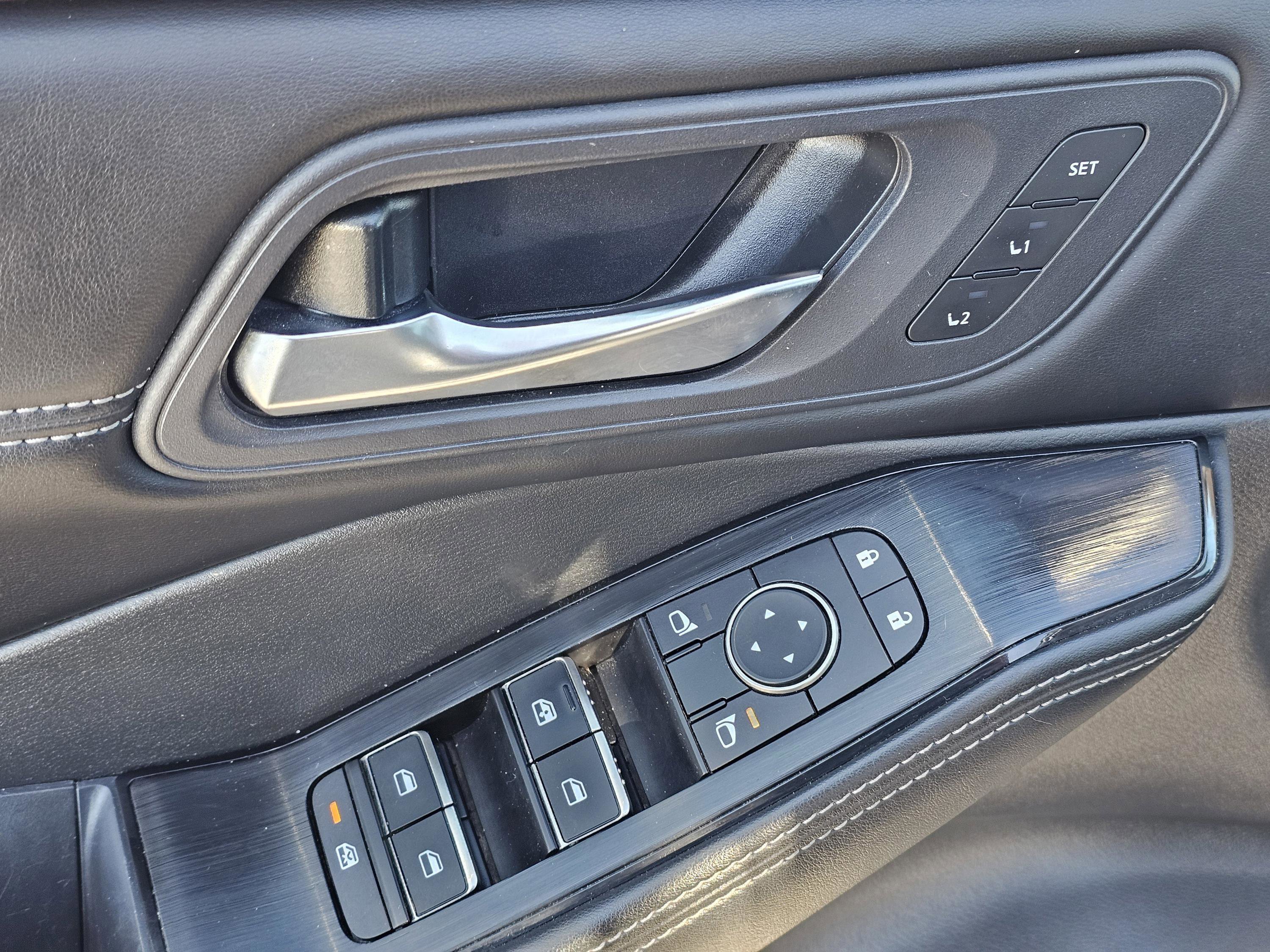 Used 2023 Nissan Rogue SL w/ SL Premium Package image 15