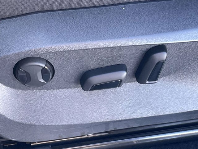 Certified 2023 Volkswagen Tiguan SE R-Line FWD image 18
