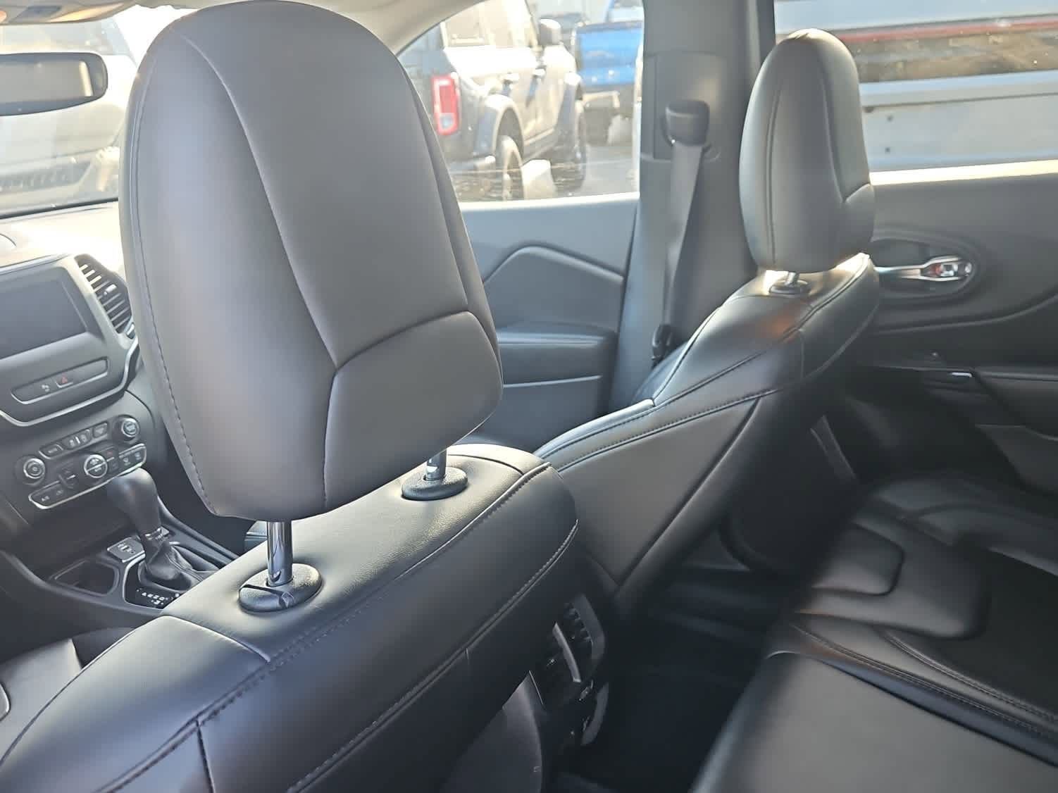 Used 2020 Jeep Cherokee Latitude Plus image 11