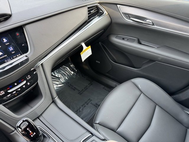 New 2025 Cadillac XT6 Luxury image 24