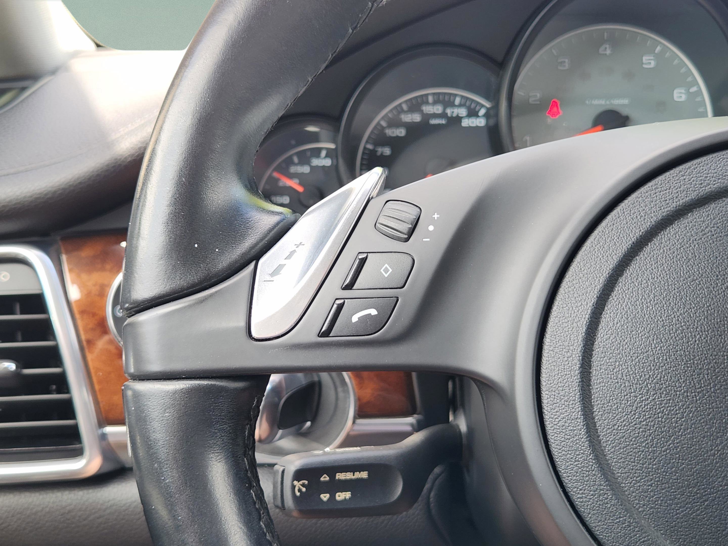 Used 2015 Porsche Panamera S image 21