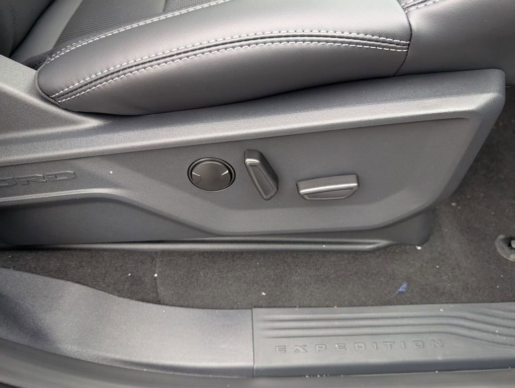 New 2025 Ford Expedition Platinum w/ Stealth Performance Package image 51