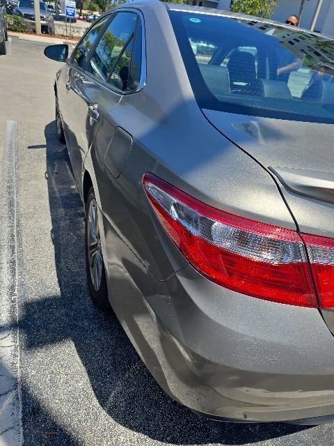 Used 2015 Toyota Camry SE w/ Moonroof Package FWD image 6