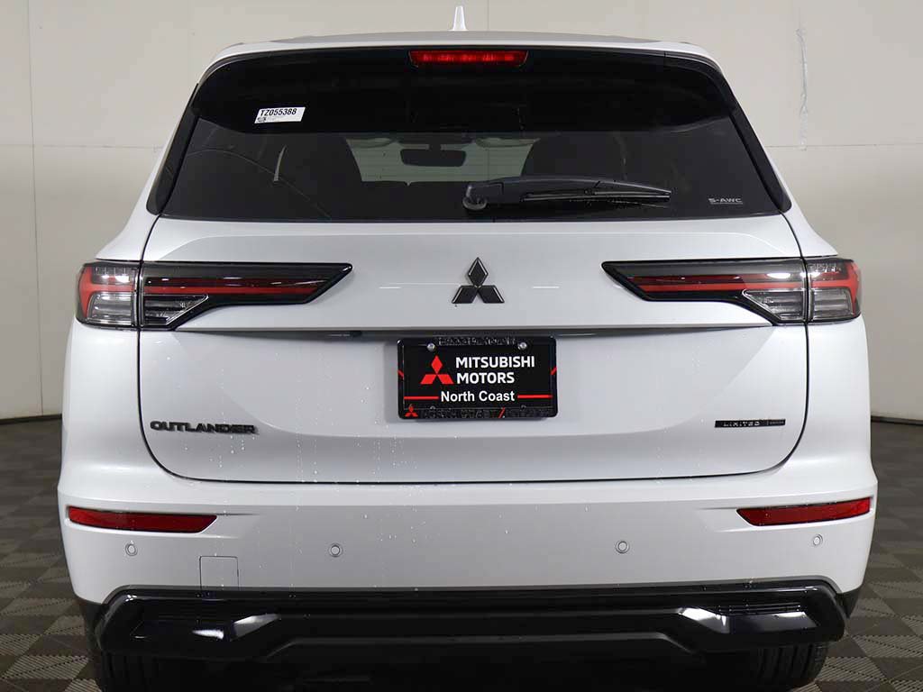 New 2026 Mitsubishi Outlander LE AWD/4WD image 12