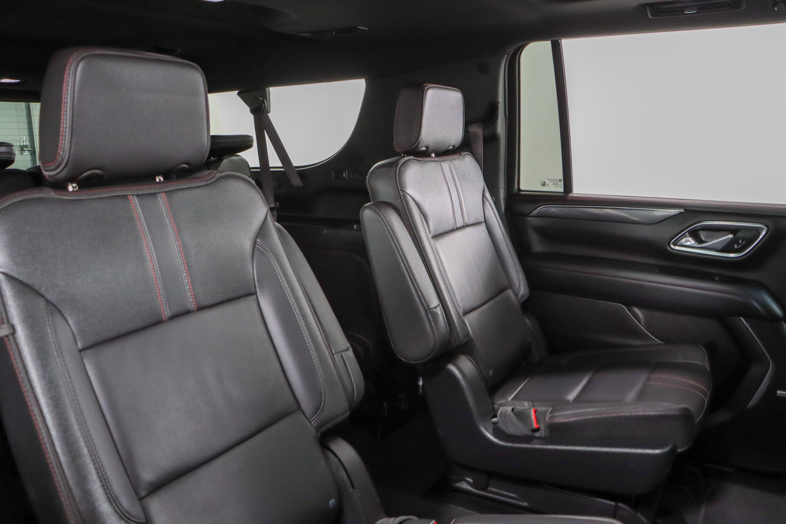 Used 2024 Chevrolet Suburban RST w/ Luxury Package AWD/4WD image 33