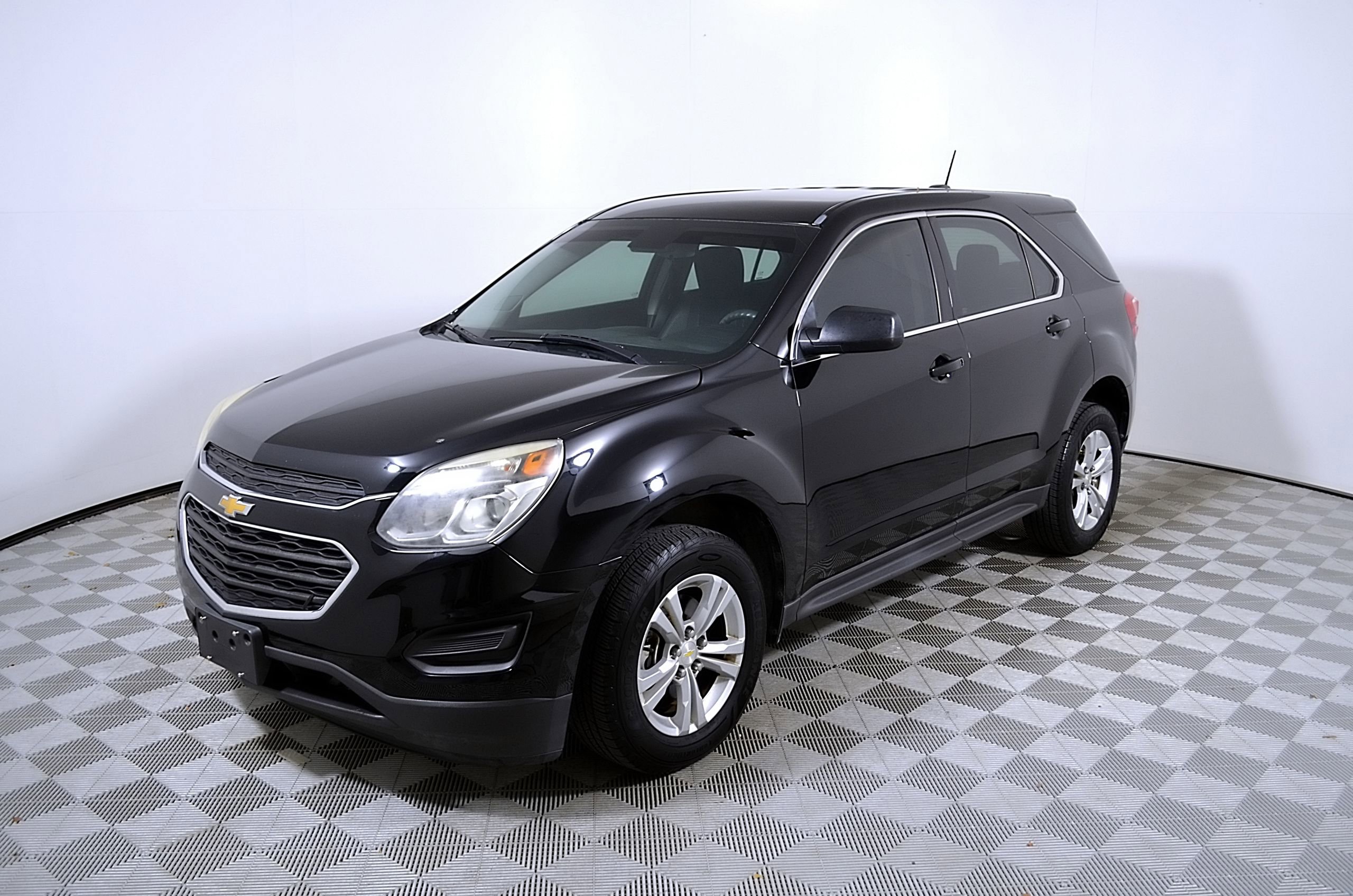 Used 2017 Chevrolet Equinox LS FWD image 3