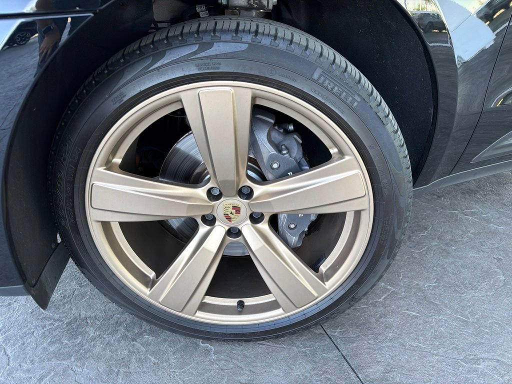 Used 2024 Porsche Macan AWD/4WD image 6