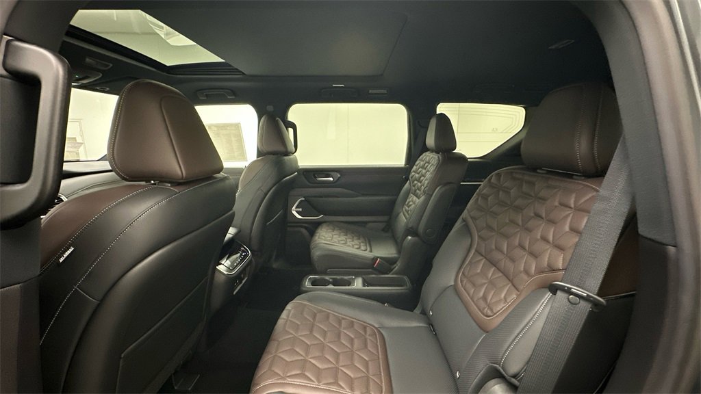 New 2025 Nissan Armada Platinum Reserve image 10