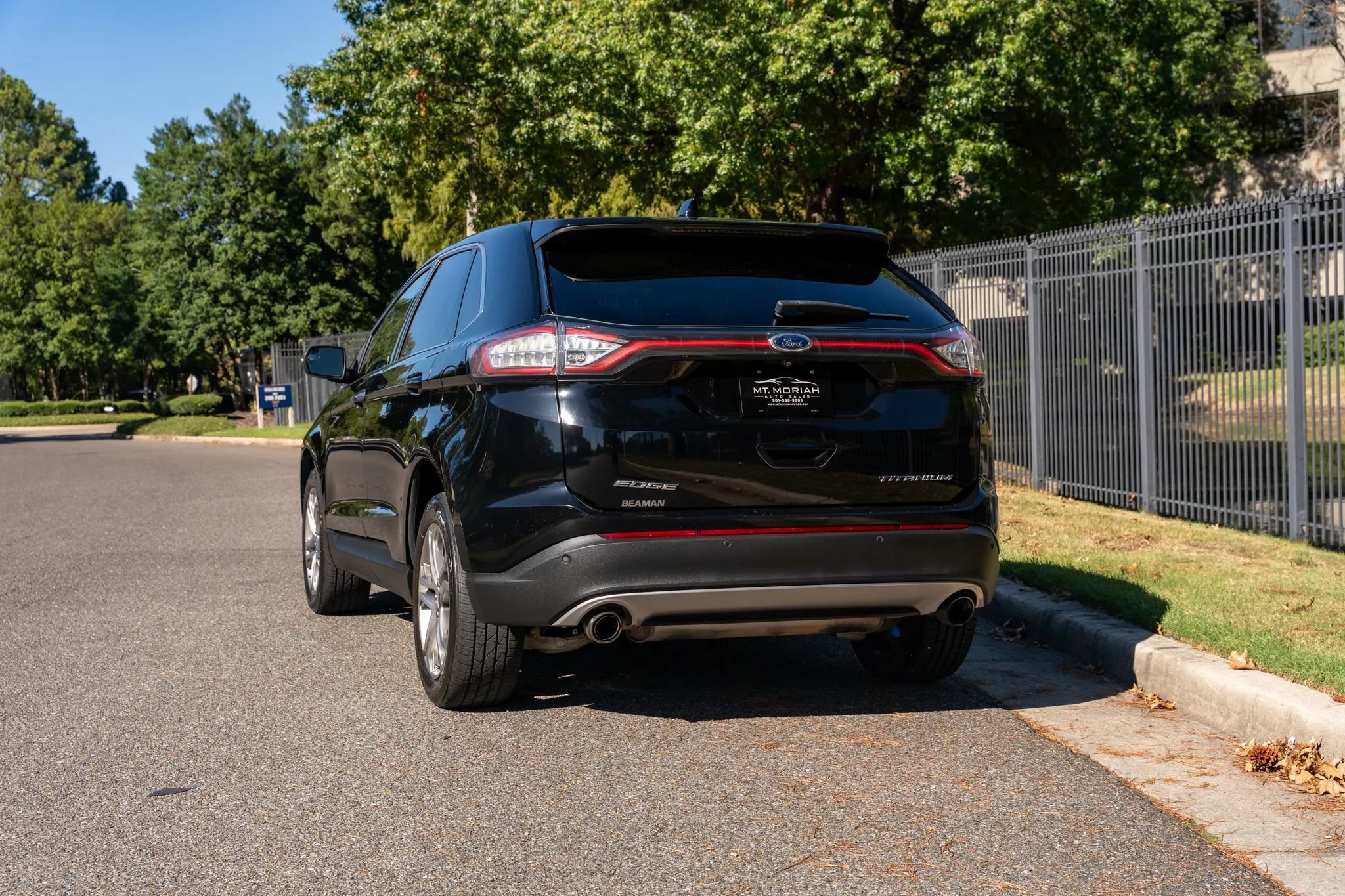 Used 2016 Ford Edge Titanium FWD image 4