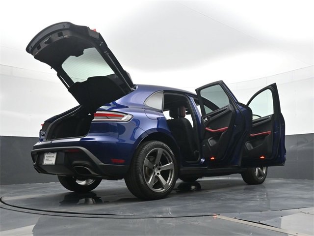 Used 2025 Porsche Macan image 27