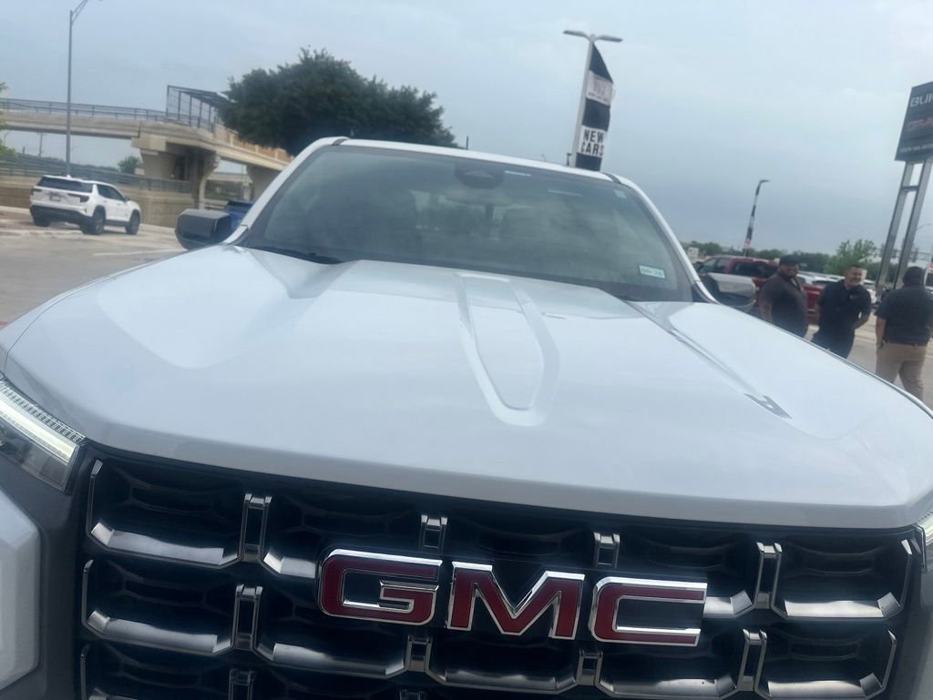 Used 2023 GMC Canyon AT4 w/ AT4 Premium Package AWD/4WD image 7