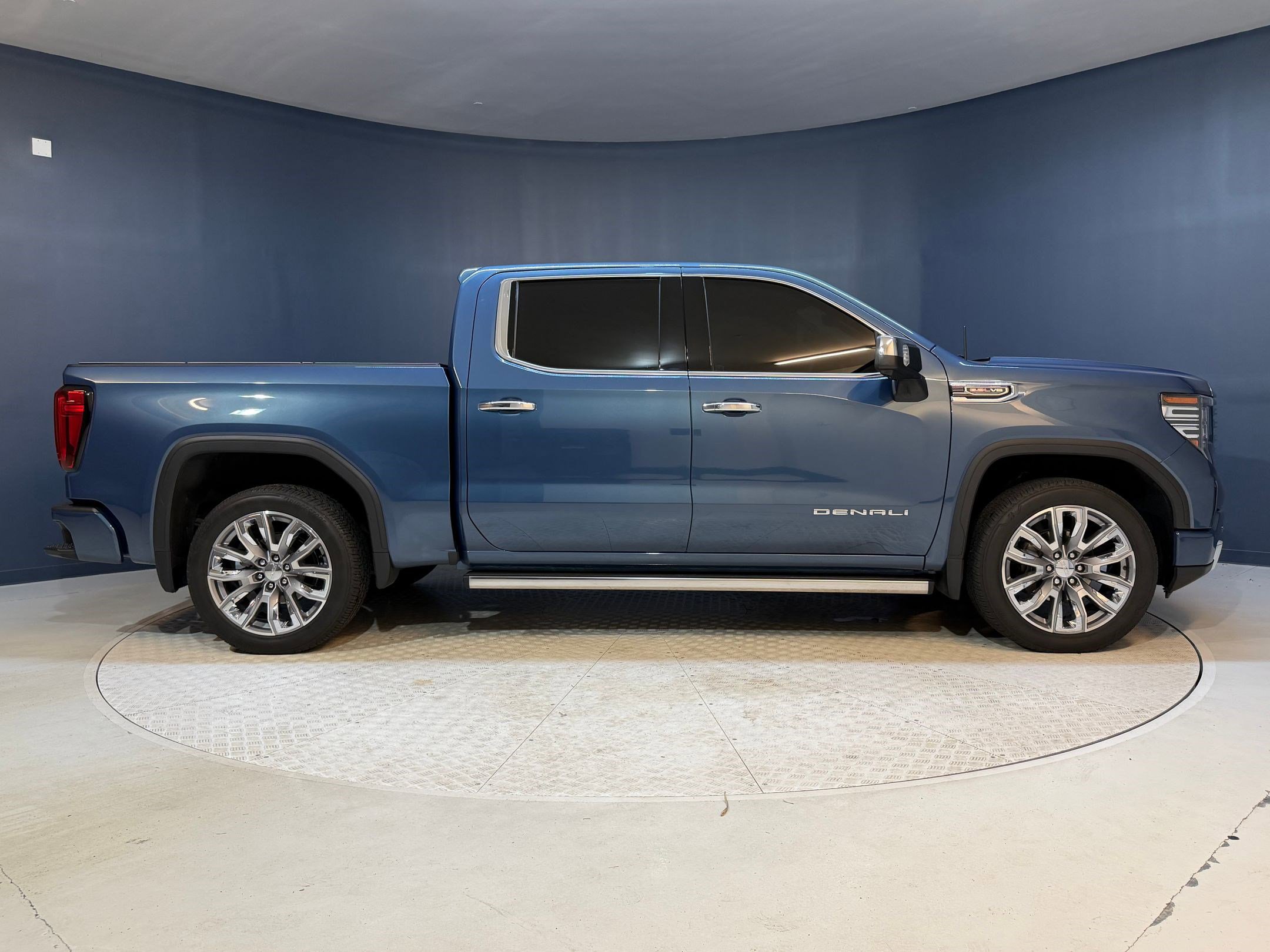 Used 2025 GMC Sierra 1500 Denali AWD/4WD image 8