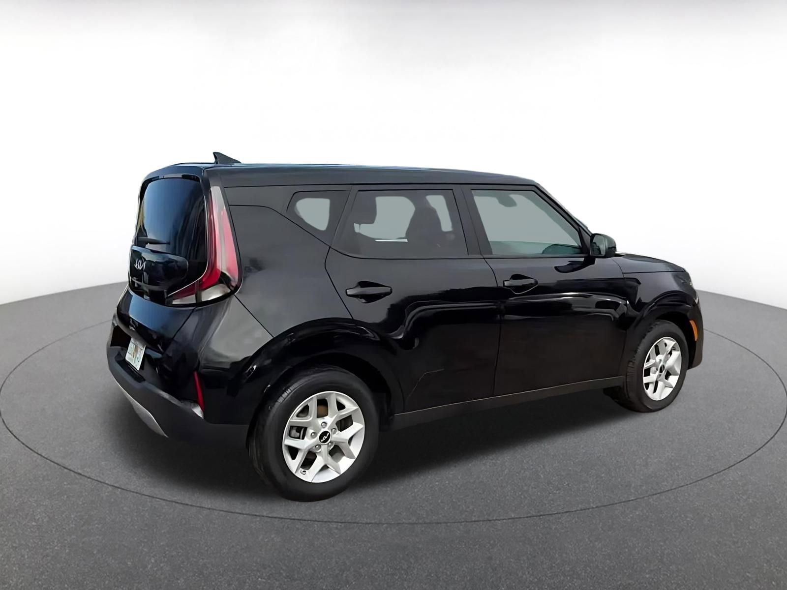 Used 2025 Kia Soul LX w/ LX Technology Package FWD image 15