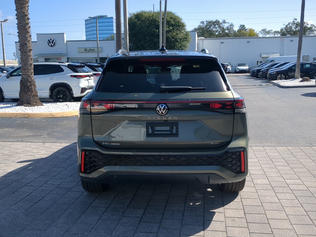 New 2027 Volkswagen Tiguan SEL R-Line AWD/4WD image 4