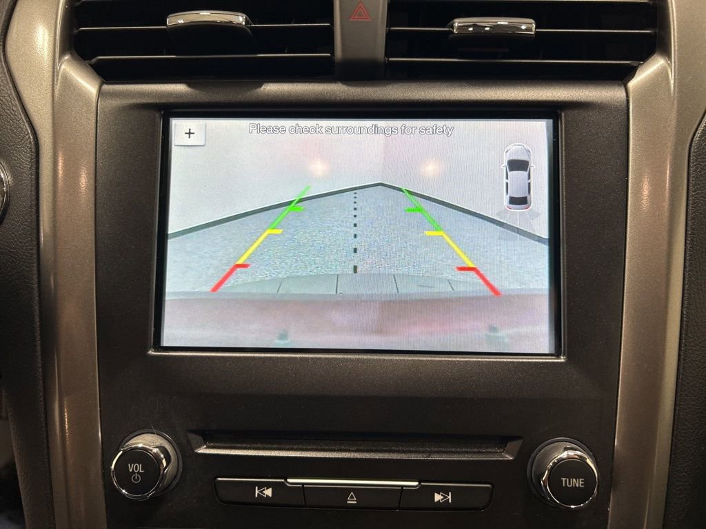 Used 2017 Ford Fusion SE w/ Fusion SE Technology Package image 19