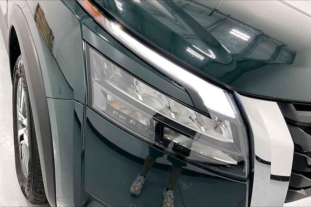 Used 2025 Nissan Pathfinder SL FWD image 35