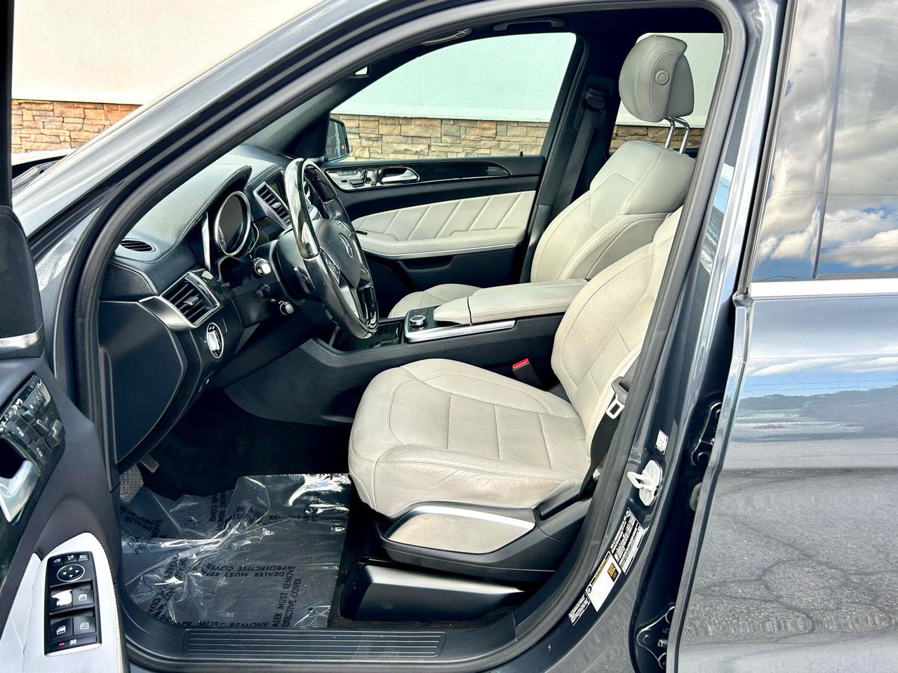 Used 2016 Mercedes-Benz GL 550 4MATIC image 9
