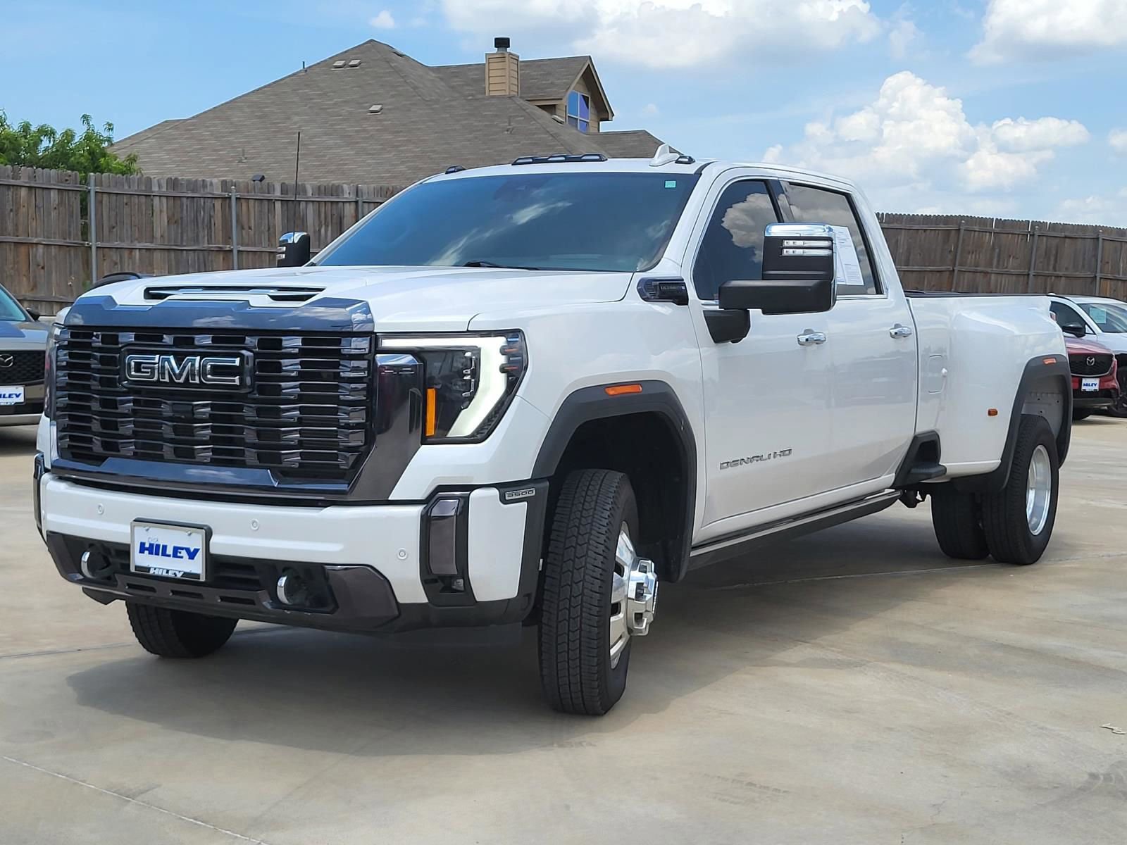 Used 2024 GMC Sierra 3500 Denali Ultimate AWD/4WD image 2
