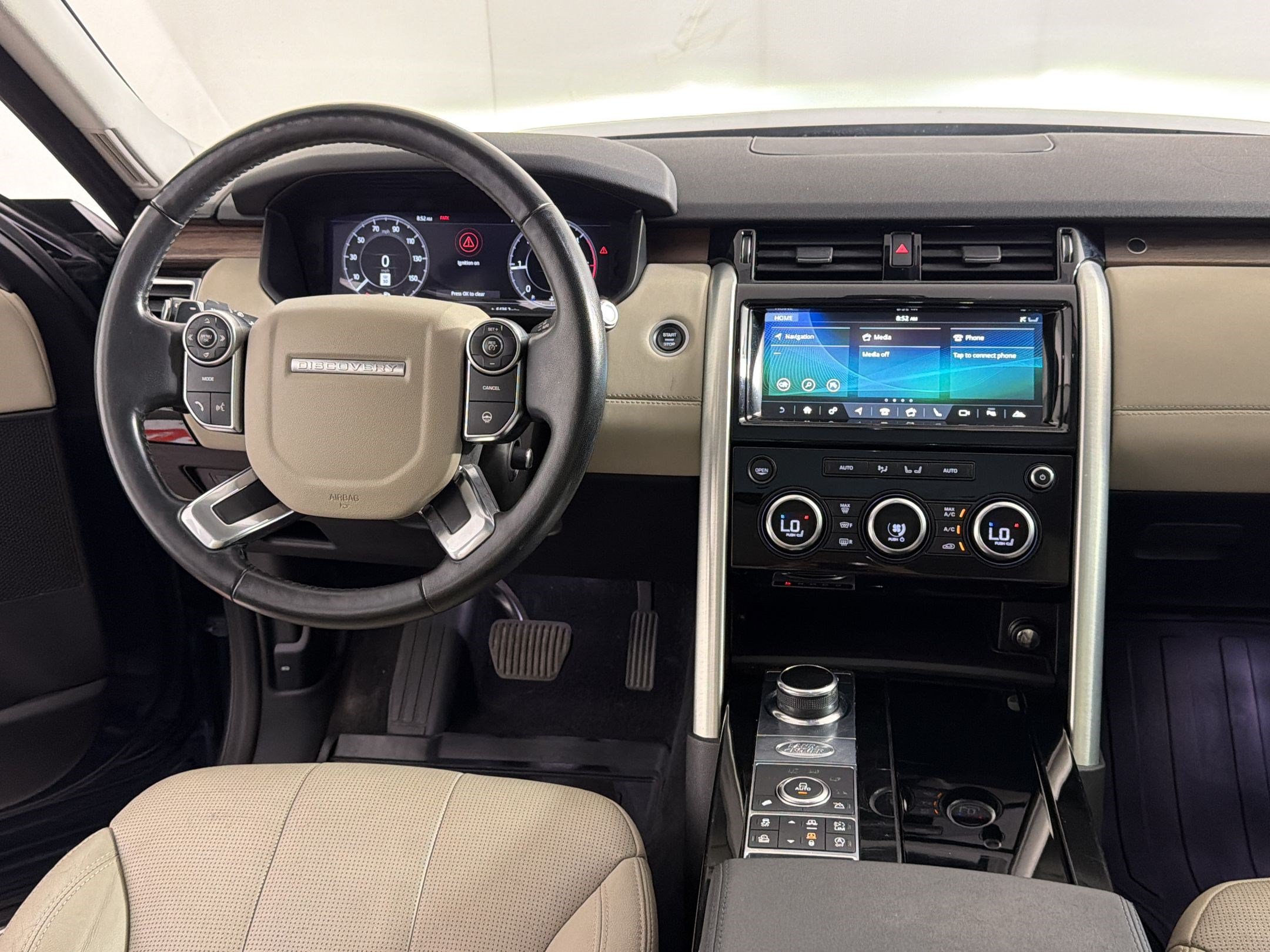 Used 2018 Land Rover Discovery HSE AWD/4WD image 27