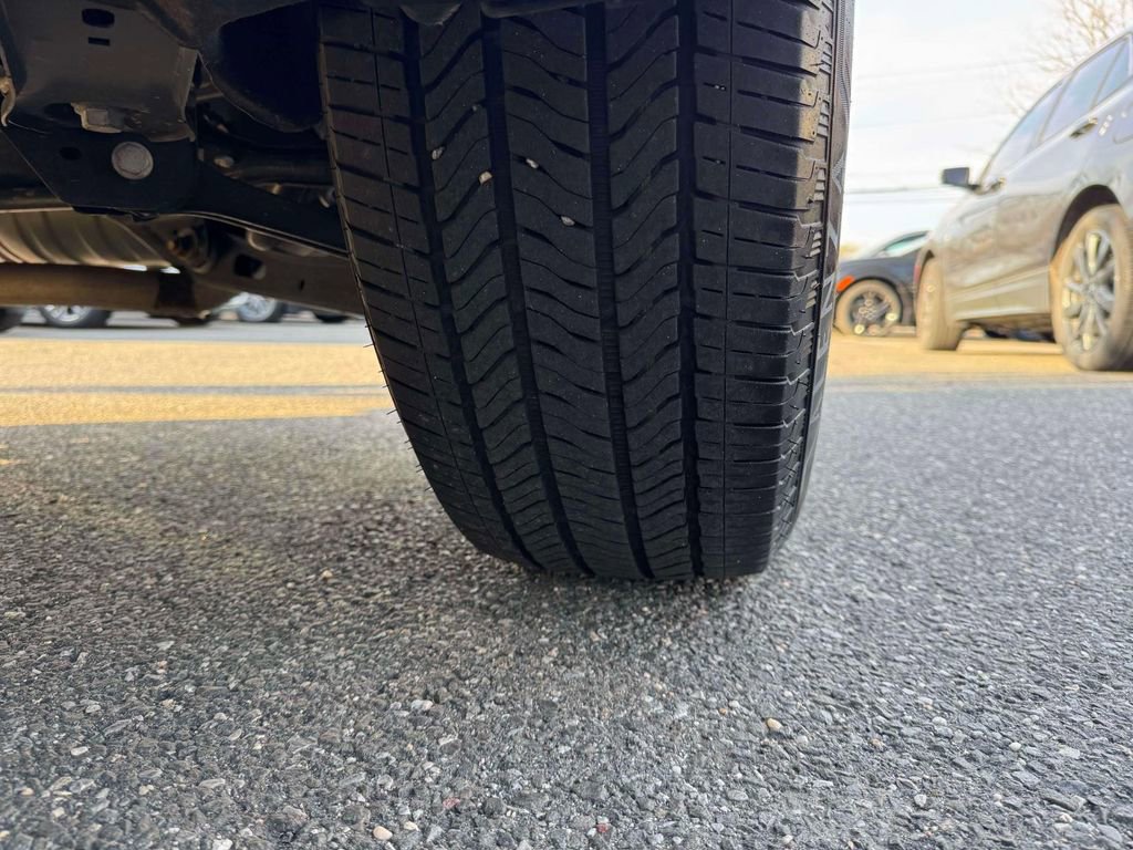 Used 2023 Chevrolet Traverse LT FWD image 12