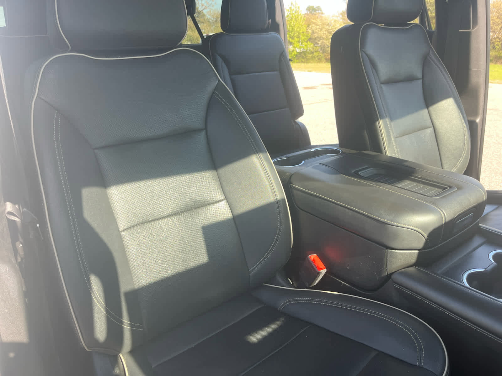 Used 2023 Chevrolet Suburban Premier image 13