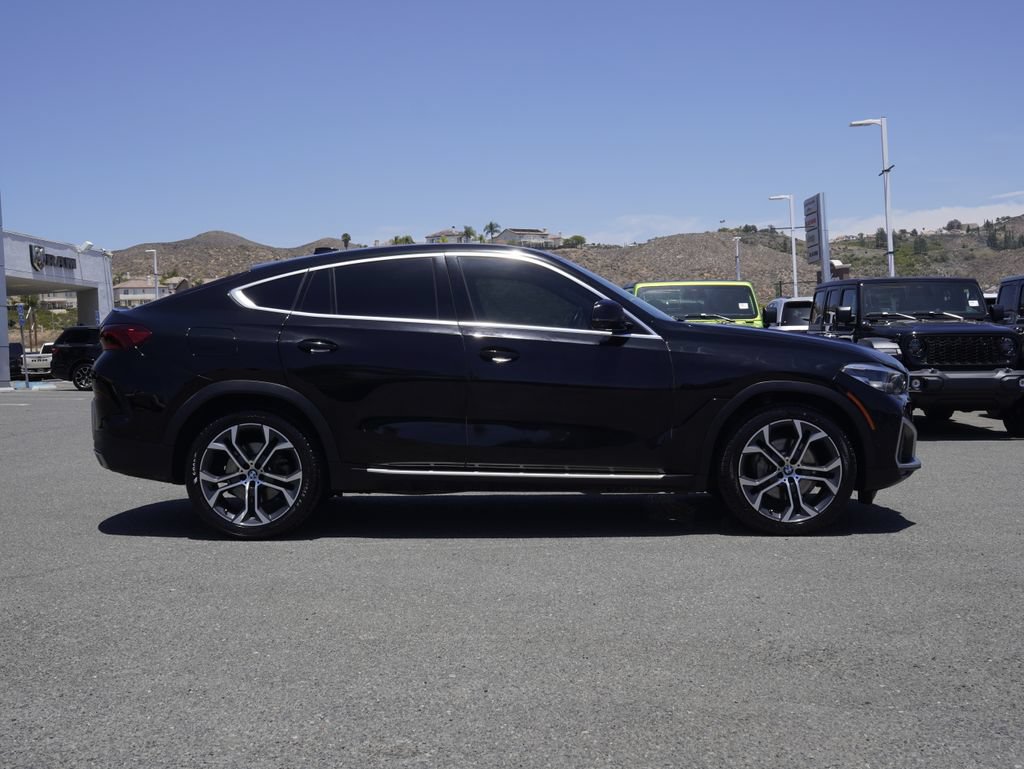 Used 2022 BMW X6 xDrive40i w/ Parking Assistance Package AWD/4WD image 3