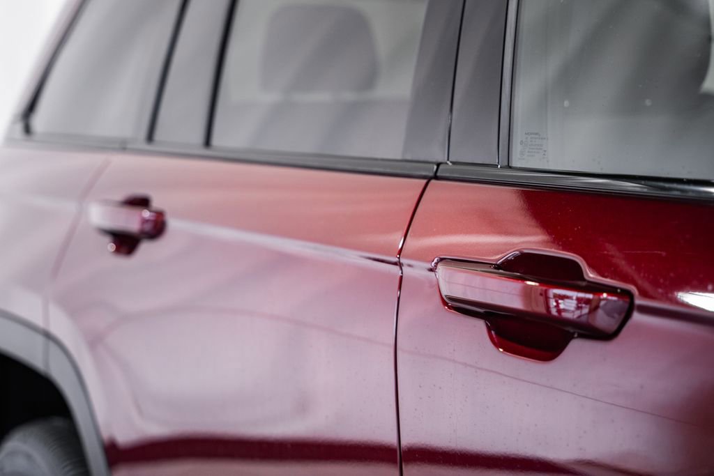 New 2025 Jeep Grand Cherokee Altitude w/ Trailer Tow Package image 14