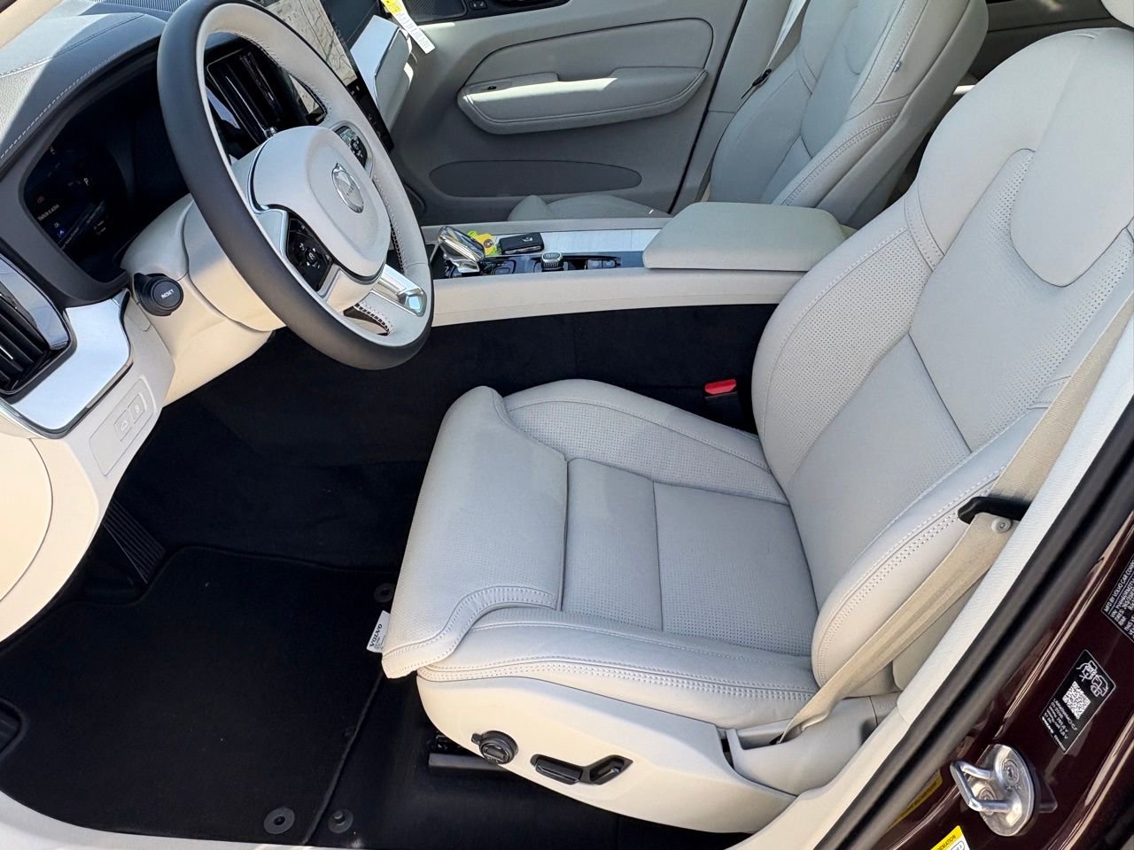 New 2026 Volvo XC60 T8 Ultra w/ Protection Package Premier AWD/4WD image 20