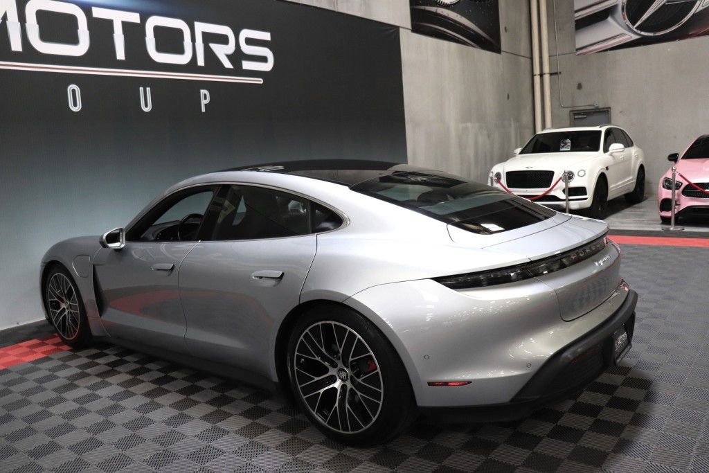 Used 2020 Porsche Taycan 4S image 4