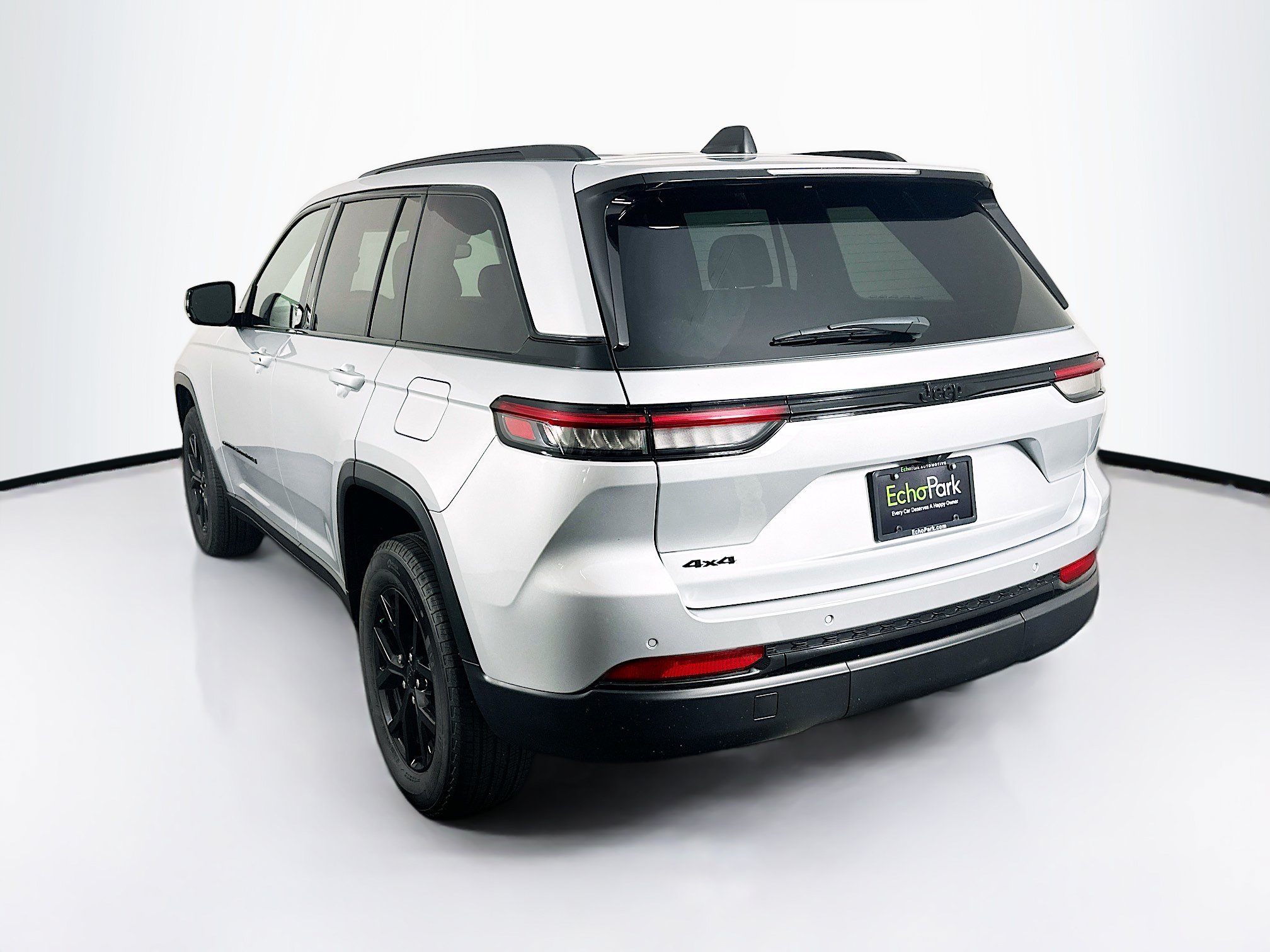 Used 2024 Jeep Grand Cherokee Altitude AWD/4WD image 5