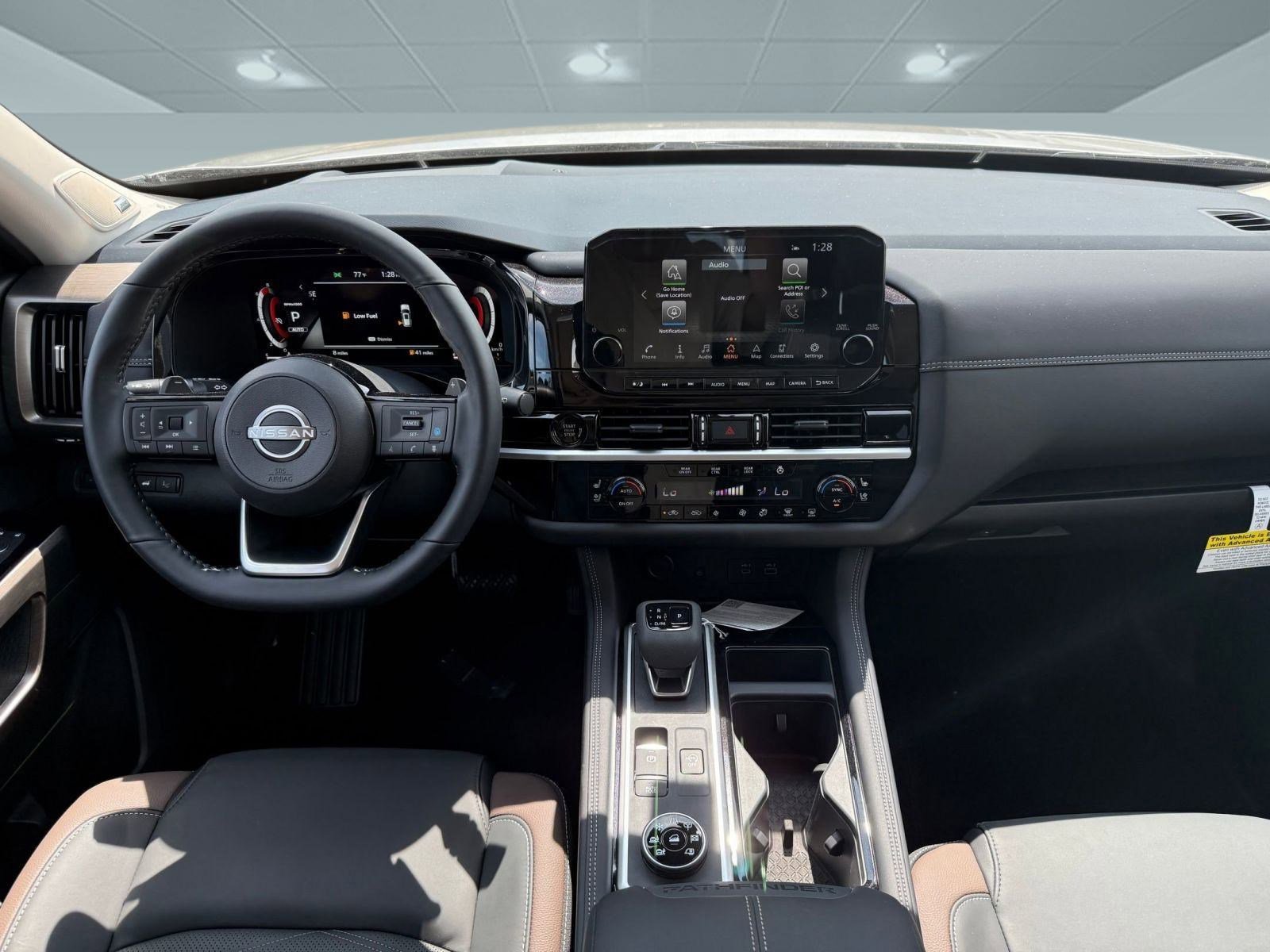 New 2025 Nissan Pathfinder Platinum image 4